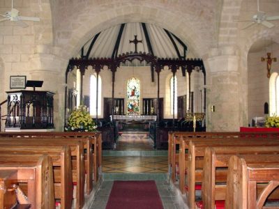 church st james church aisle