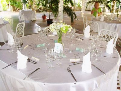 tropical garden ceremony table