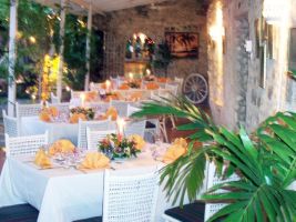tropical garden ceremony table