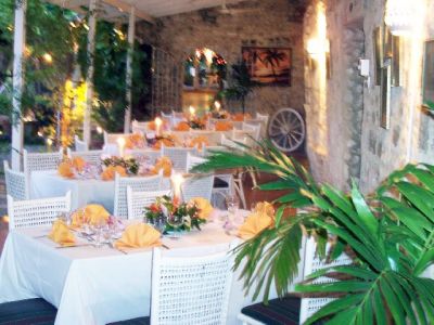 tropical garden ceremony table