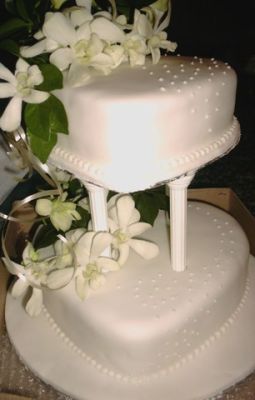 wedding cake tiered loveheart orchid cake
