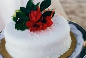 wedding cake with red flowers